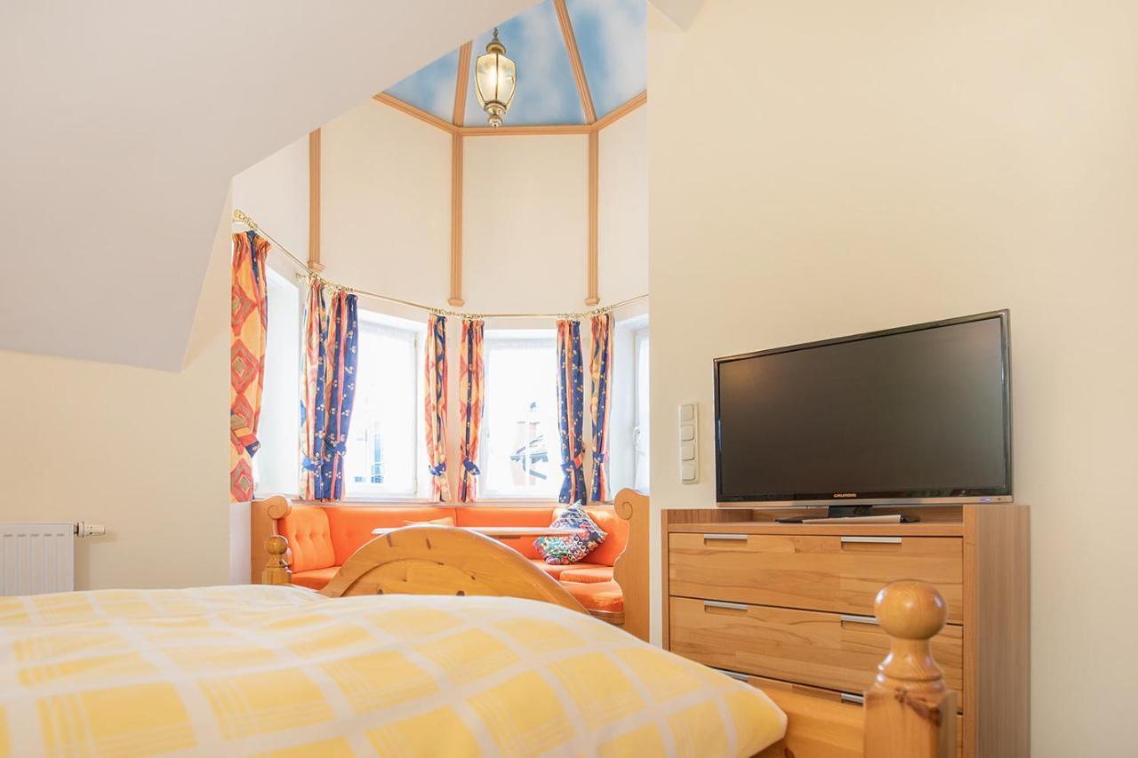 Koenig Ludwig Design Hotel Neu Zimmer Mit Sauna Oder Whirlpool Oder Mehr Altötting Exteriör bild