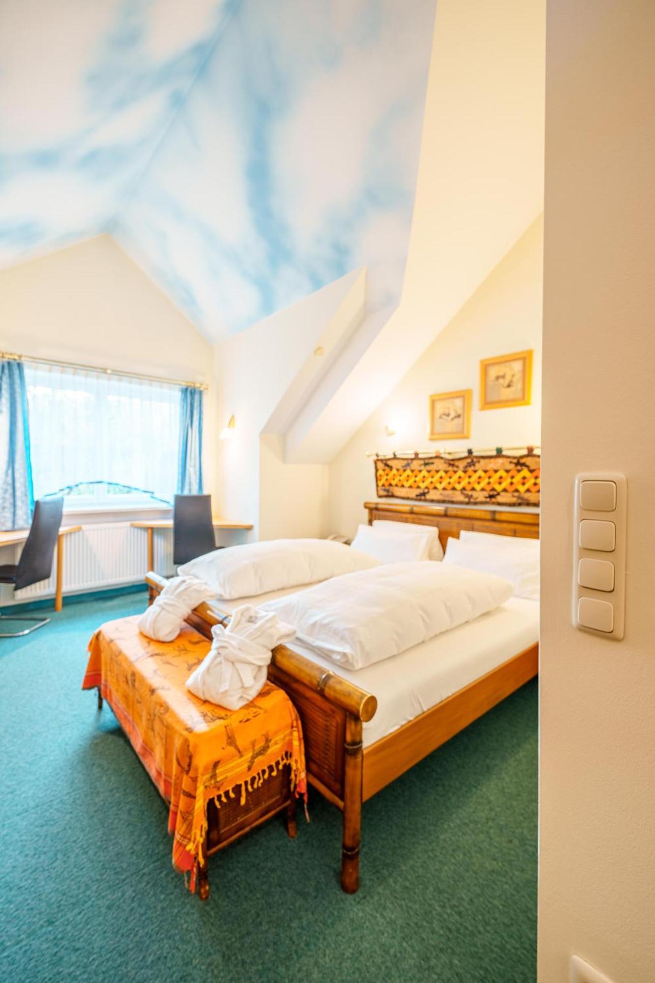 Koenig Ludwig Design Hotel Neu Zimmer Mit Sauna Oder Whirlpool Oder Mehr Altötting Exteriör bild