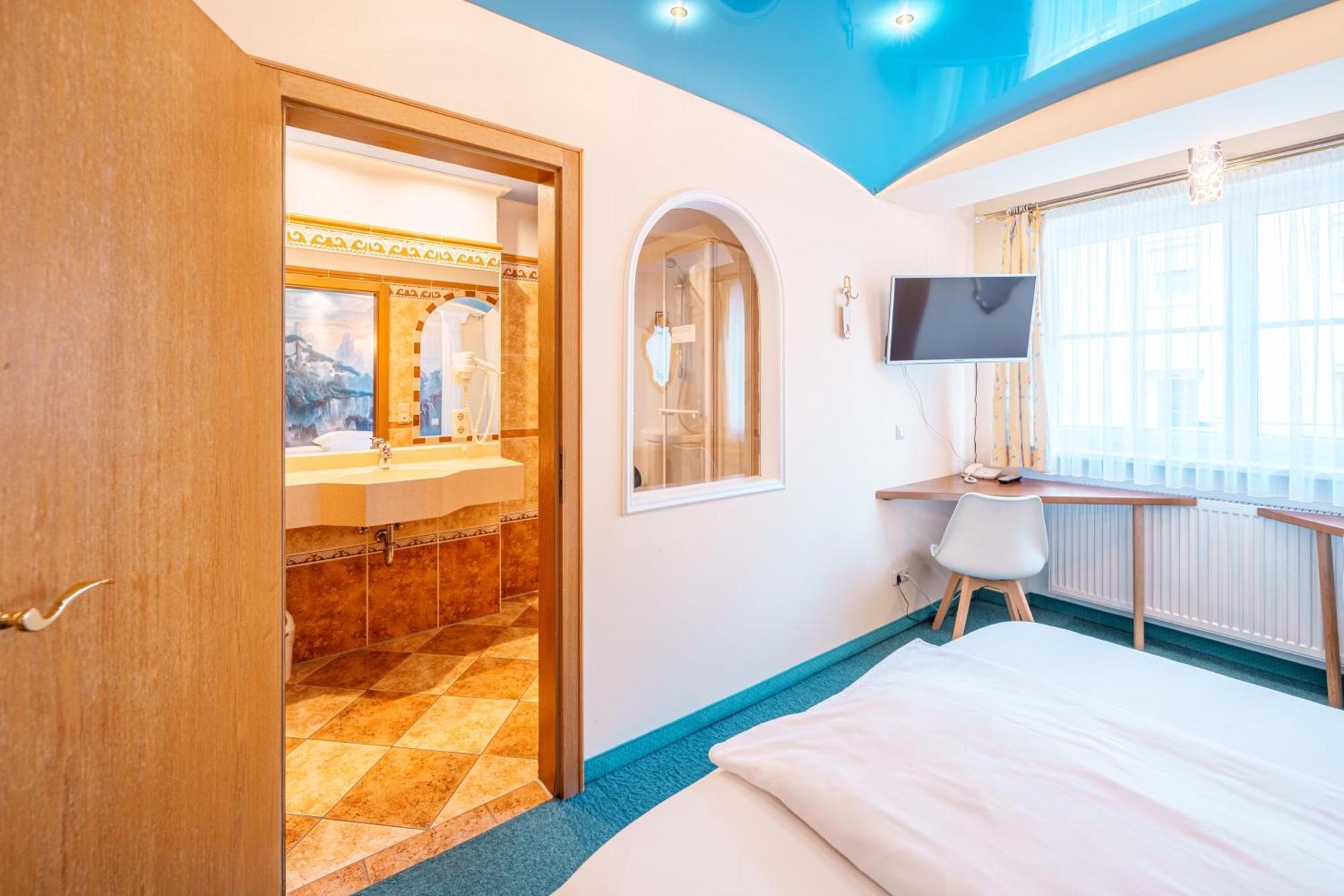 Koenig Ludwig Design Hotel Neu Zimmer Mit Sauna Oder Whirlpool Oder Mehr Altötting Exteriör bild