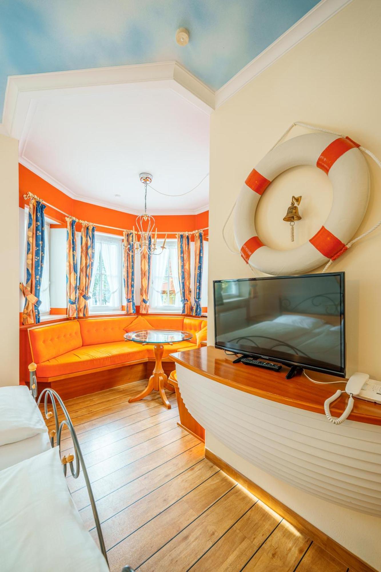Koenig Ludwig Design Hotel Neu Zimmer Mit Sauna Oder Whirlpool Oder Mehr Altötting Exteriör bild