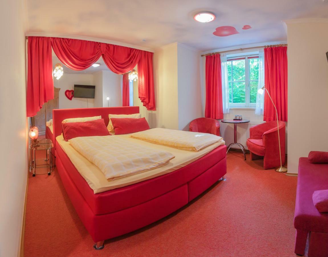 Koenig Ludwig Design Hotel Neu Zimmer Mit Sauna Oder Whirlpool Oder Mehr Altötting Exteriör bild