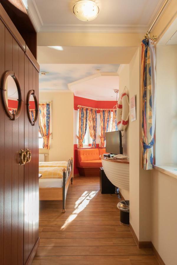 Koenig Ludwig Design Hotel Neu Zimmer Mit Sauna Oder Whirlpool Oder Mehr Altötting Exteriör bild